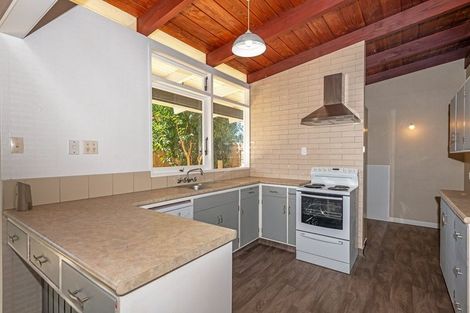 Photo of property in 4 Viscount Place, West End, Palmerston North, 4412