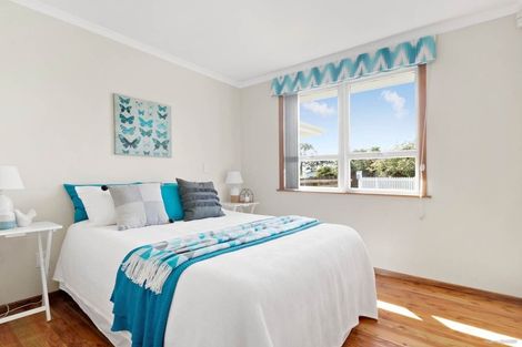 Photo of property in 17 Ranui Avenue, Ranui, Auckland, 0612