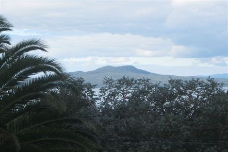 Photo of property in 11 Jellicoe Road, Murrays Bay, Auckland, 0630