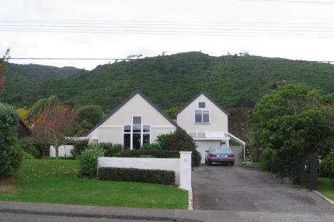 Photo of property in 23 Winara Avenue, Waikanae, 5036