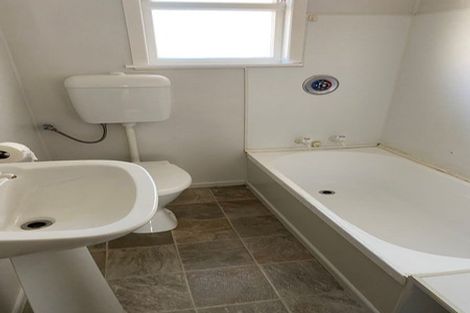 Photo of property in 1/10 Ocean View Road, Northcote, Auckland, 0627