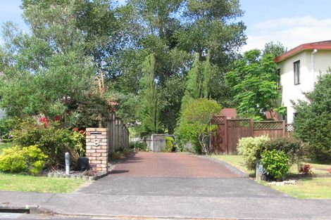 Photo of property in 9 Ronald Macken Place, Windsor Park, Auckland, 0632