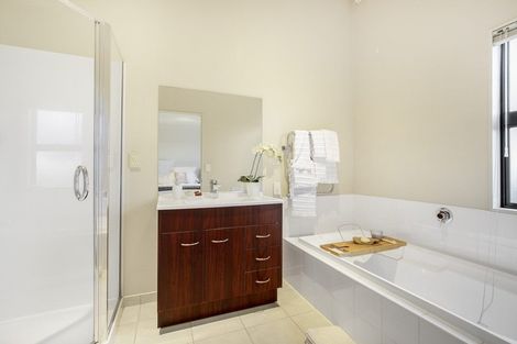 Photo of property in 9/40 Scarlet Oak Drive, Schnapper Rock, Auckland, 0632