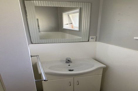 Photo of property in 18 Diana Drive, Glenfield, Auckland, 0627