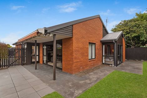 Photo of property in 2/14 Jocelyn Street, Casebrook, Christchurch, 8051