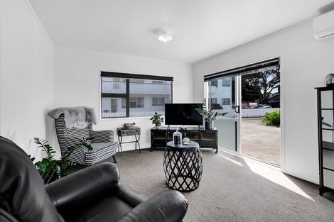 Photo of property in 2/353 Saint Aubyn, Moturoa, New Plymouth, 4310