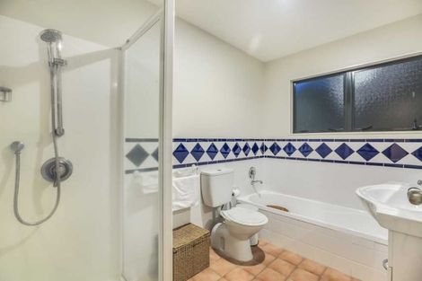 Photo of property in 2/27 Commodore Parry Road, Castor Bay, Auckland, 0620