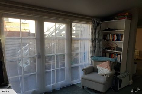 Photo of property in 16 Austin Street, Mount Victoria, Wellington, 6011