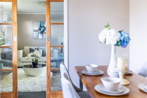 Photo of property in 3 Tamariki Avenue, Kelston, Auckland, 0602