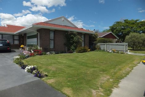 Photo of property in 11 Oakley Crescent, Hornby, Christchurch, 8042