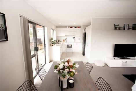 Photo of property in 2/27 Kopara Place, Clendon Park, Auckland, 2103