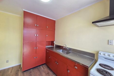 Photo of property in 2/28 West Coast Road, Glen Eden, Auckland, 0602