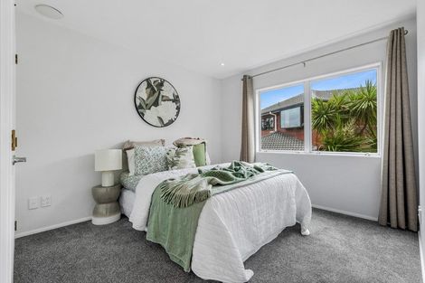 Photo of property in 5 Oystergrove Road, West Harbour, Auckland, 0618
