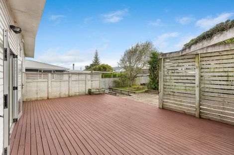 Photo of property in 27 Rospeath Crescent, Spotswood, New Plymouth, 4310