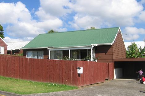 Photo of property in 2/1 Pimento Place, New Lynn, Auckland, 0600