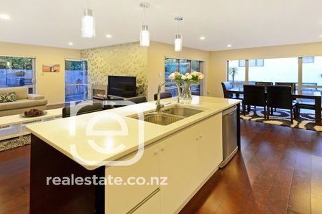 Photo of property in 16 Lakeridge Close, Northcross, Auckland, 0632