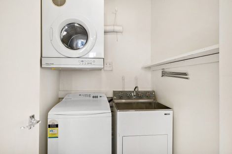 Photo of property in Rona House, 33 Rimu Street, Eastbourne, Lower Hutt, 5013