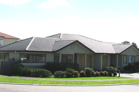 Photo of property in 2 Longbush Road, Te Atatu Peninsula, Auckland, 0610