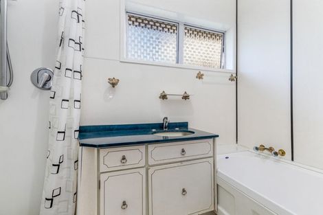 Photo of property in 2/13 Ashdown Place, Pahurehure, Papakura, 2113