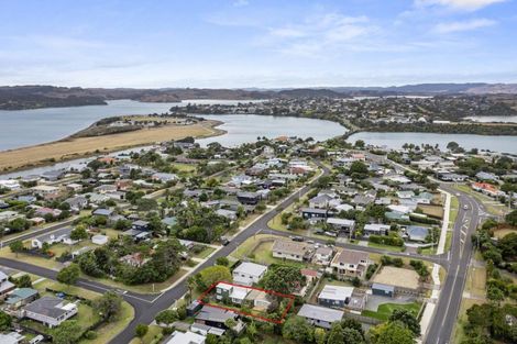 Photo of property in 24 Uenuku Avenue, Raglan, 3225