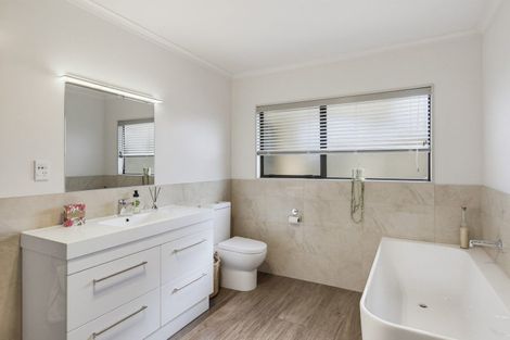 Photo of property in 14 Sunburst Court, Paraparaumu Beach, Paraparaumu, 5032