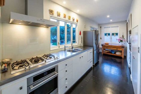 Photo of property in 100 Esplanade, Sumner, Christchurch, 8081