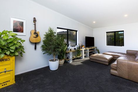 Photo of property in 51 Percy Kinsman Crescent, Riverstone Terraces, Upper Hutt, 5018