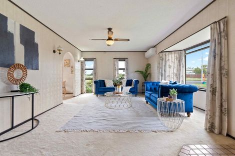 Photo of property in 30 Gibbons Road, Weymouth, Auckland, 2103