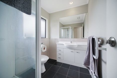 Photo of property in 33 Fergy Crescent, Wattle Downs, Auckland, 2103