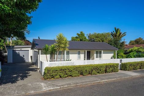 Photo of property in 16 Sunny Glen, Waikanae, 5036