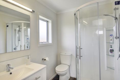 Photo of property in 12 Austin Reid Avenue, Carterton, 5713