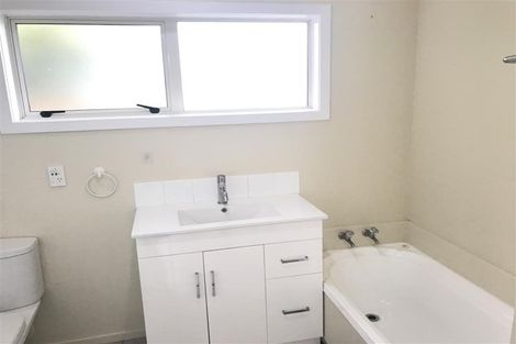 Photo of property in 15a Gill Crescent, Blockhouse Bay, Auckland, 0600