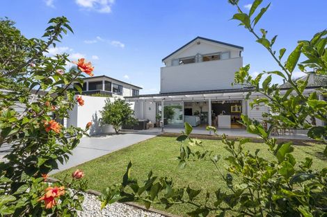 Photo of property in 51 Milford Road, Milford, Auckland, 0620