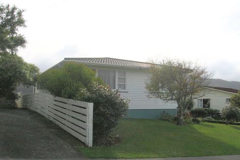 Photo of property in 53 Saint Johns Terrace, Tawa, Wellington, 5028