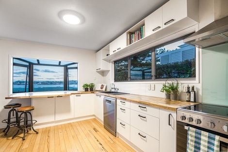 Photo of property in 5 Stanley Point Road, Stanley Point, Auckland, 0624