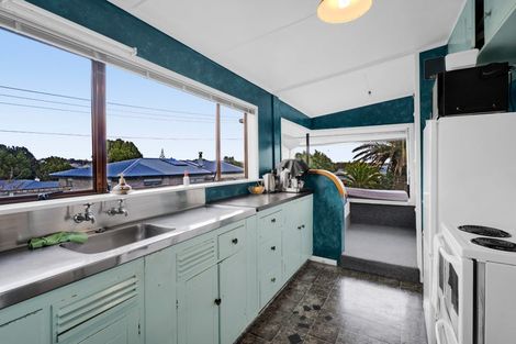 Photo of property in 27 Fitzroy Road, Fitzroy, New Plymouth, 4312