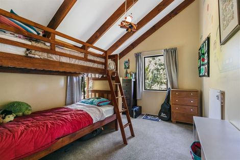 Photo of property in 2/10 Helicon Place, Totara Vale, Auckland, 0629