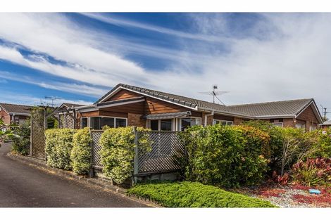 Photo of property in 53 The Grove, Red Beach, 0932