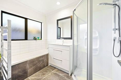 Photo of property in 4 Shankill Place, East Tamaki, Auckland, 2013