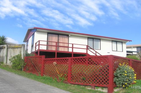 Photo of property in 3 Kivell Street, Ranui, Porirua, 5024