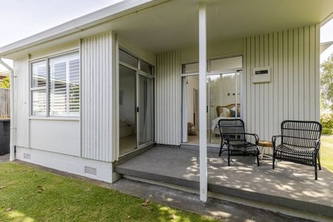 Photo of property in 25 Nevada Drive, Merrilands, New Plymouth, 4312