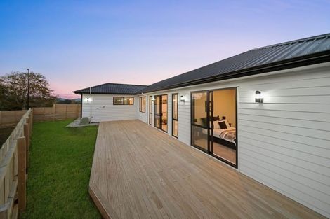 Photo of property in 104 Twin Parks Rise, Papakura, 2110