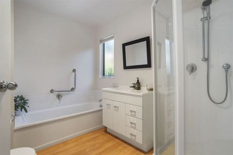 Photo of property in 67 Beach Haven Road, Beach Haven, Auckland, 0626