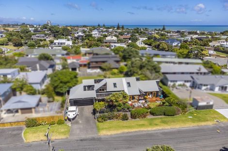 Photo of property in 15 Whyte Street, Paraparaumu Beach, Paraparaumu, 5032