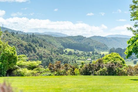 Photo of property in 30 Emerald Hill Drive, Birchville, Upper Hutt, 5018