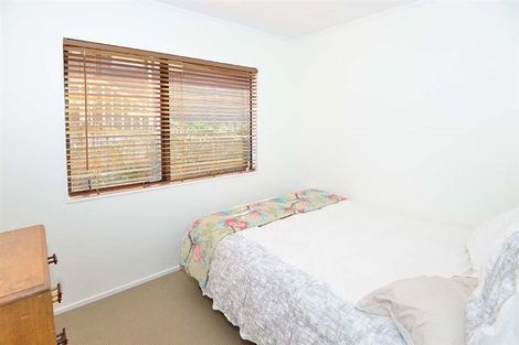 Photo of property in 2/20 Valecrest Place, Bayview, Auckland, 0629