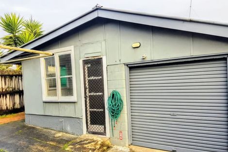 Photo of property in 16 Albert Road, Kelston, Auckland, 0602