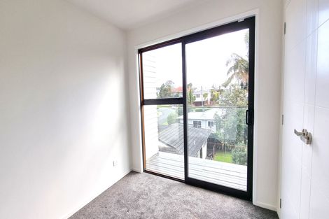 Photo of property in 2b Glenvil Lane, Te Atatu Peninsula, Auckland, 0610