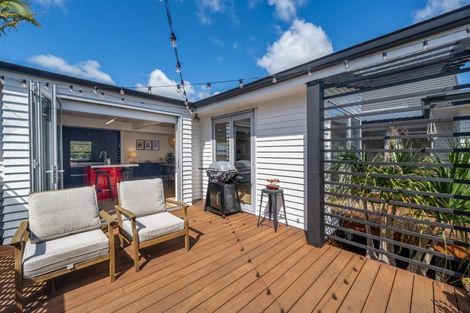 Photo of property in 9 Shelly Beach Parade, Cockle Bay, Auckland, 2014