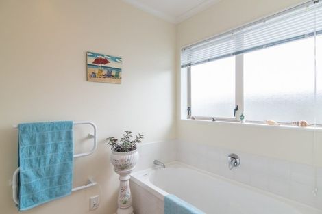 Photo of property in 10 Barrett Drive, Waikanae Beach, Waikanae, 5036
